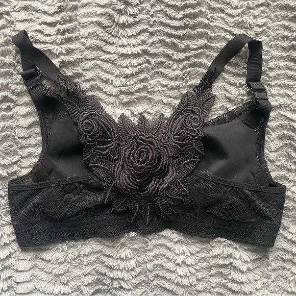 Front Clasp Bra - Picture 2 of 4